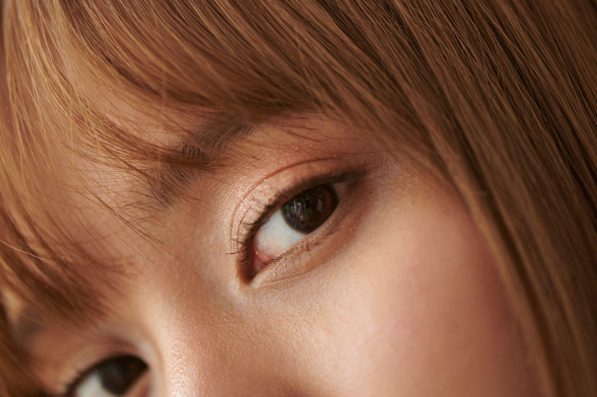 まつ毛パーマで眼瞼下垂になる？まぶたへの影響と予防策を解説