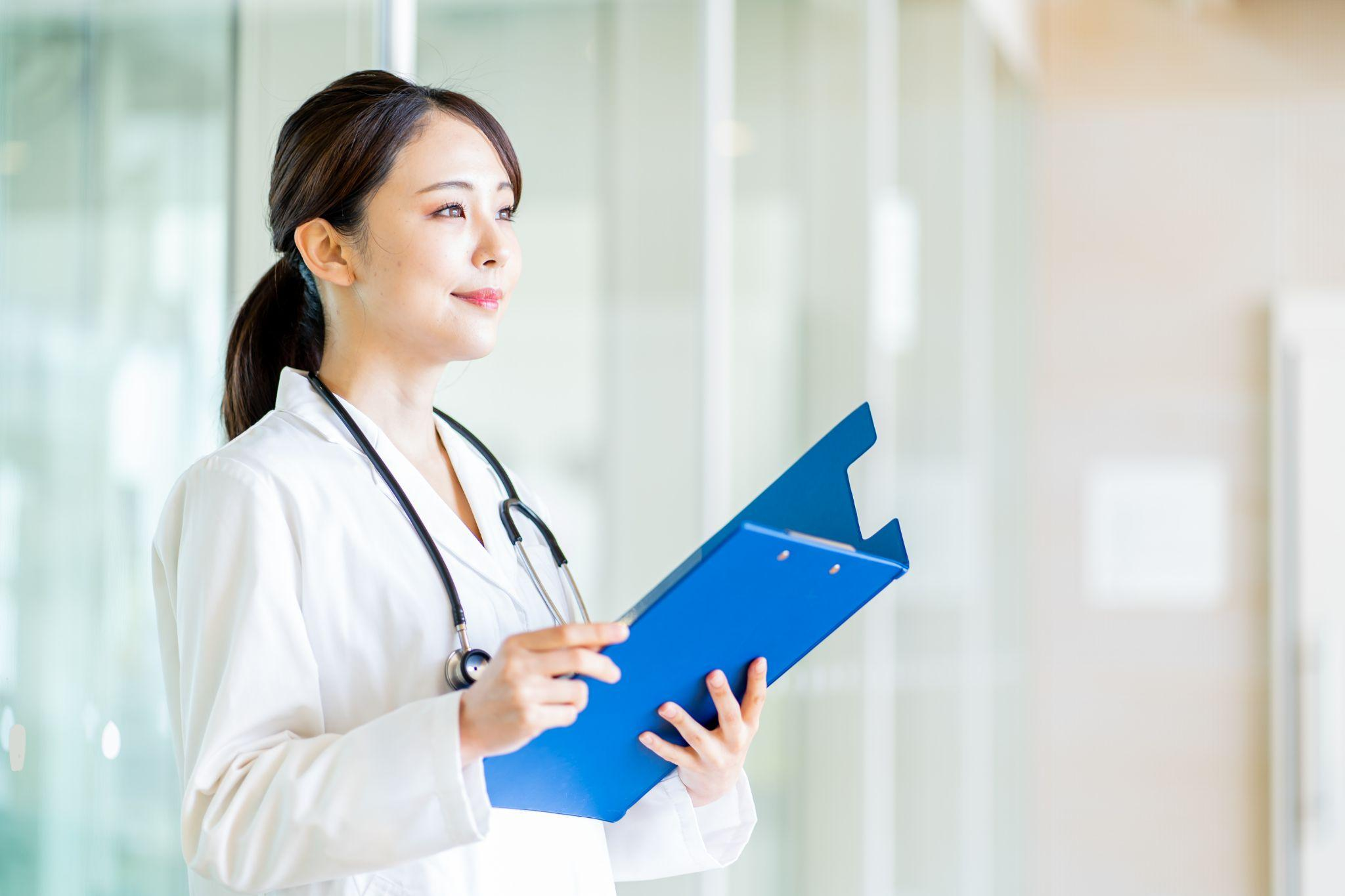 眼瞼下垂は糸による切らない手術で治る?術式の特徴や放置のリスク