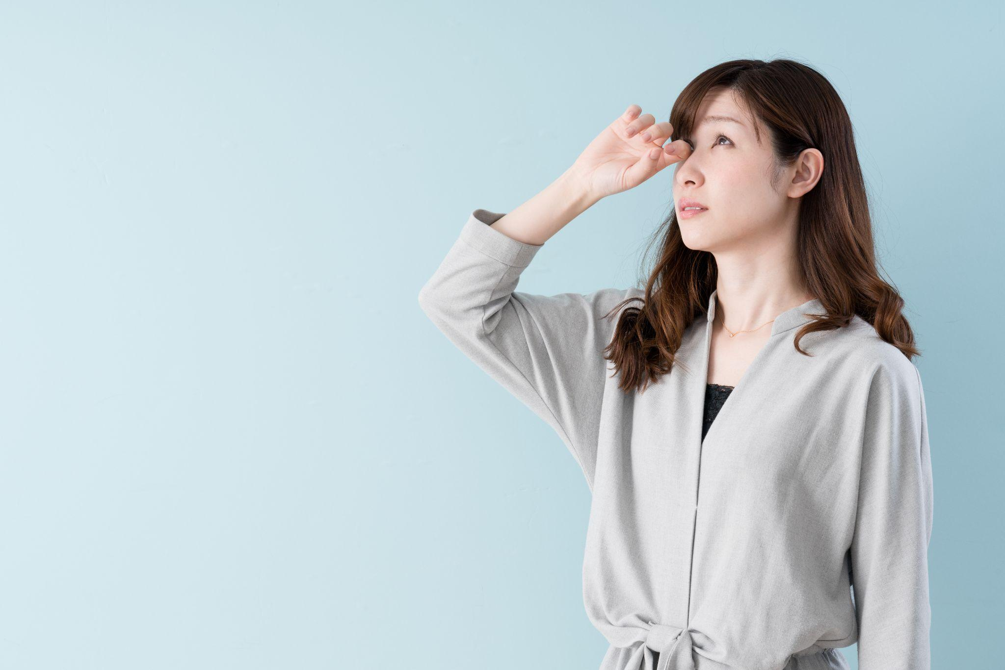 片目だけ眼瞼下垂になる主な原因