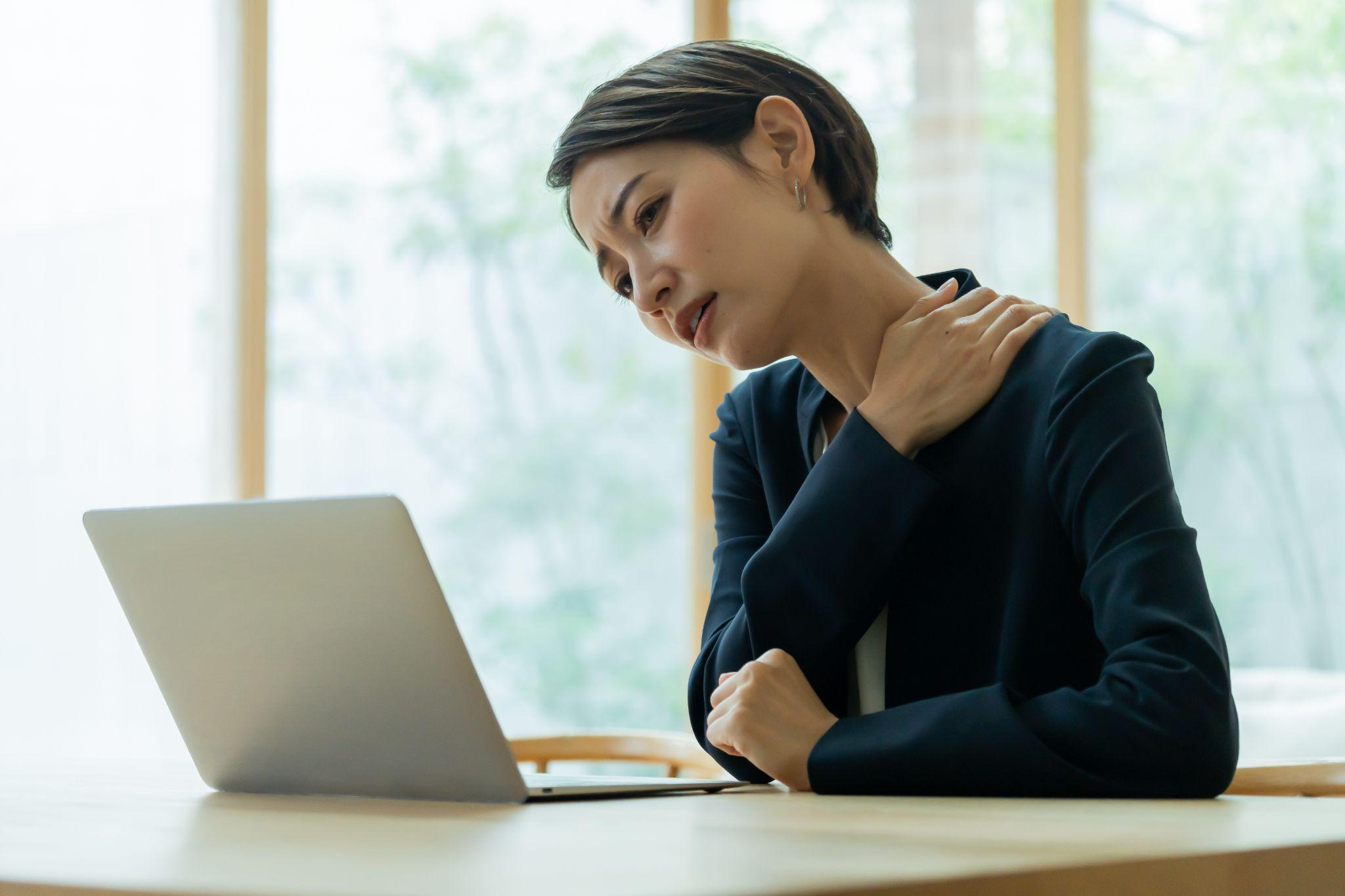 片目だけ眼瞼下垂になると起こること