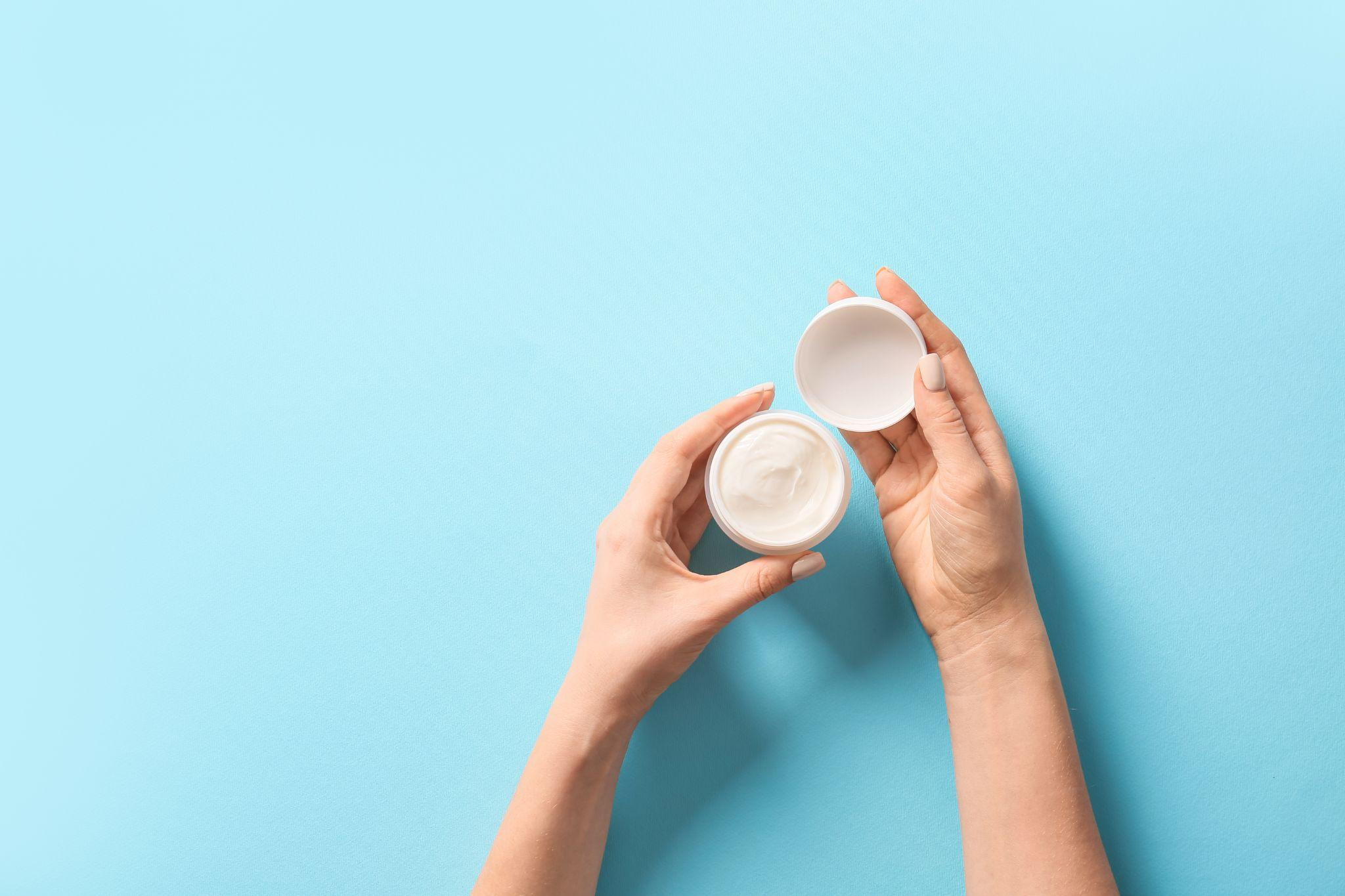 眼瞼下垂手術の傷跡にクリームを使う時の注意